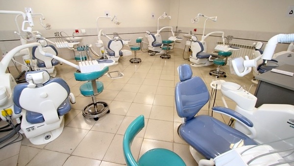تعطیلی یک موسسه دندانپزشکی بدون پروانه در شوش