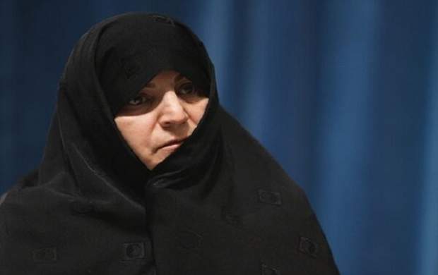 برخی مسئولین به دشمن گرا می‌دهند