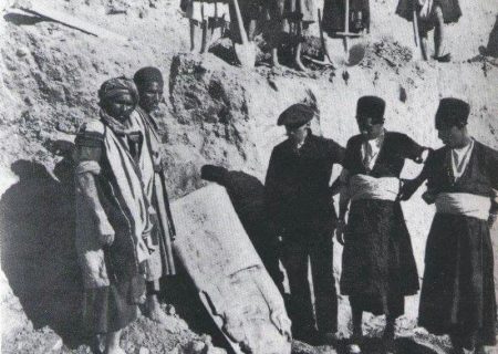 لحظه کشف منشور حمورابی در شوش ایران + عکس