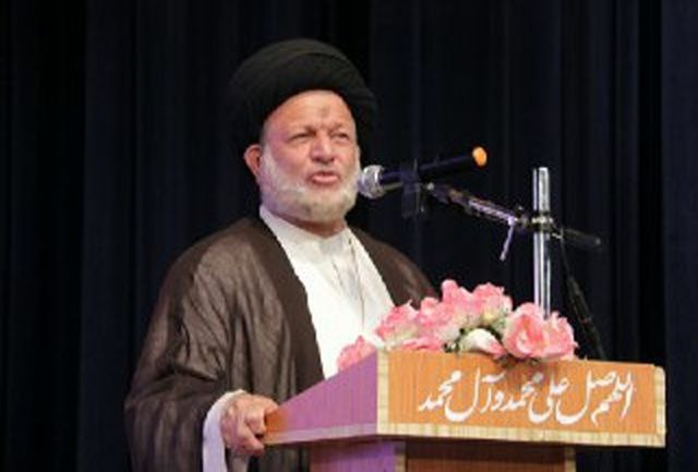 خطیب نماز عید قربان شادگان : تعرض دو جنگنده به هواپیمای مسافربری ایران نشانه ضعف آمریکا است