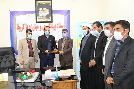 تجلیل جمعی از دستگاه های فرهنگی شوش از ستاد مبارزه با کرونا