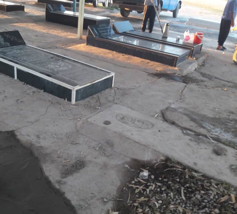 تعویض سنگ مزار فرسوده شهدا توسط پایگاه بسیج شهید علی خوردکه شهرک بهرام