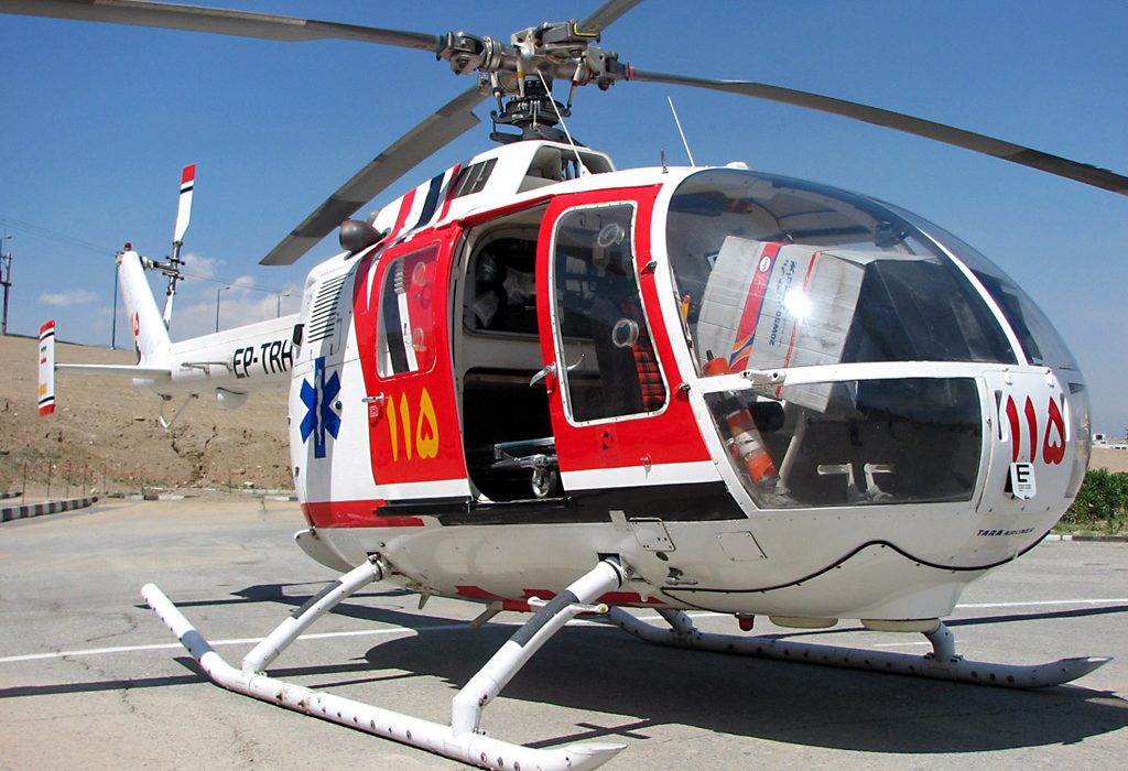 یاری امدادگران هوایی به دو بیمار در شوش