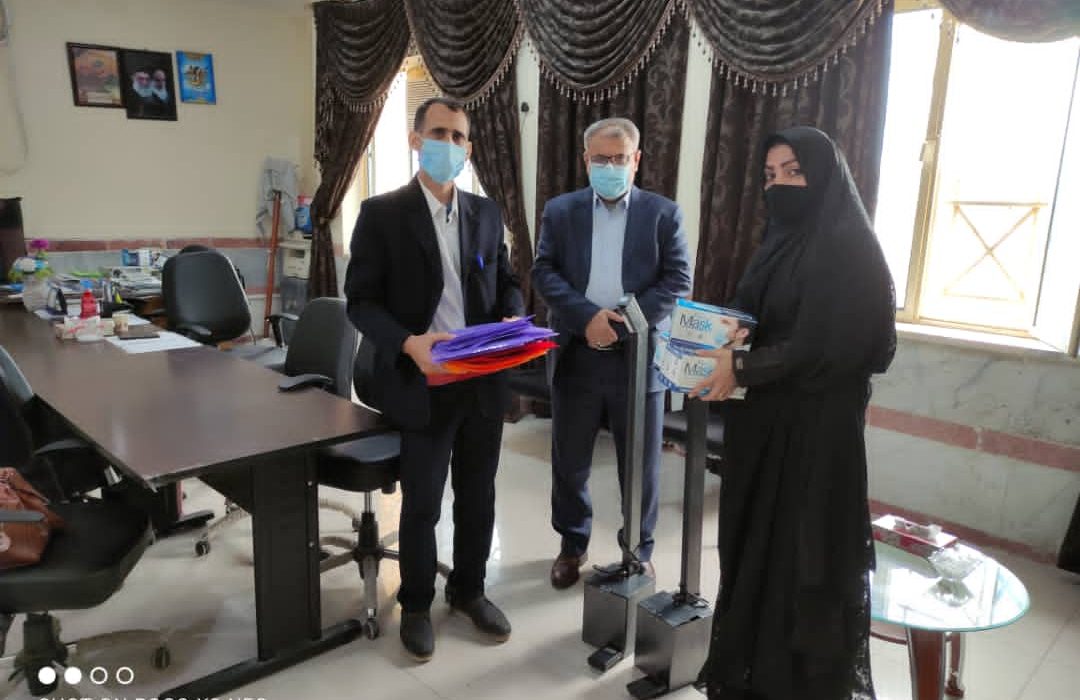 اهدا کمک خیر هندیجانی به آموزش وپرورش شهرستان هندیجان