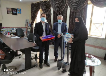 اهدا کمک خیر هندیجانی به آموزش وپرورش شهرستان هندیجان