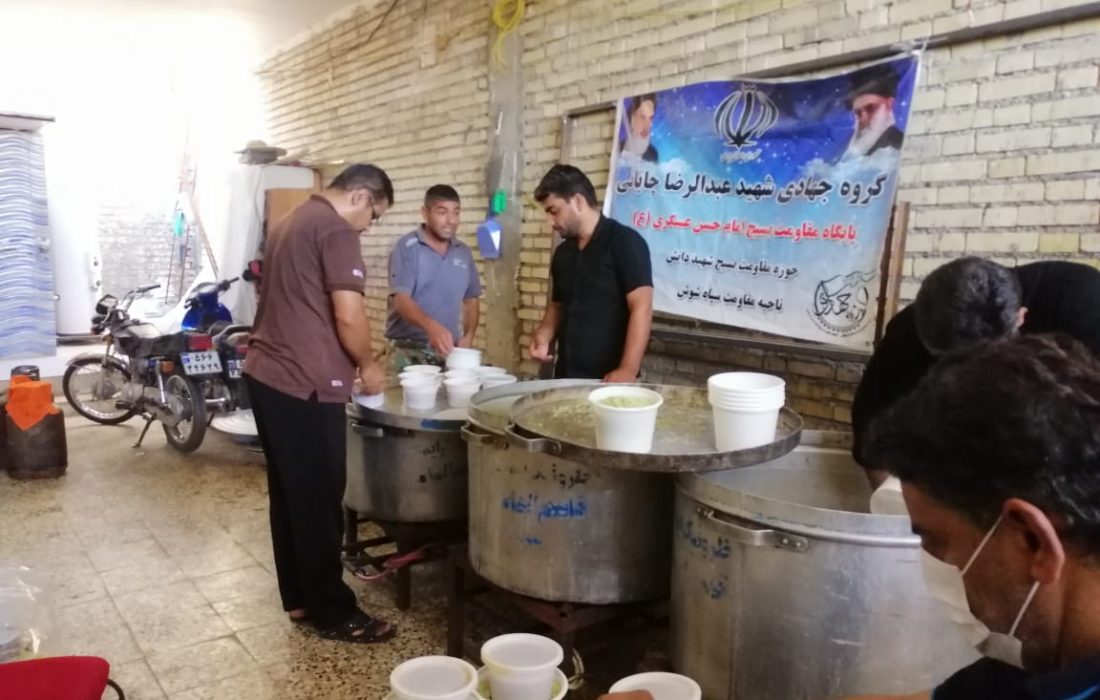 پخت وتوزیع ۷۰۰ پرس غذای گرم بین نیازمندان توسط گروه جهادی شهید عبدالرضا پایان و بسیج سازندگی شوش