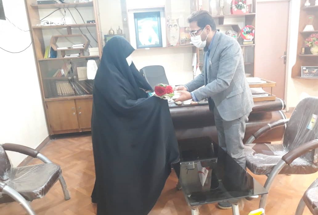 تجلیل رییس اداره فرهنگ و ارشاد اسلامی از رییس هلال احمر شوش