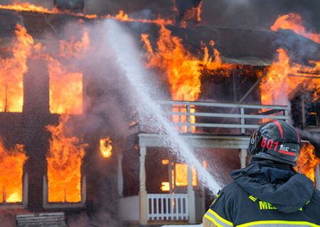 نجات یک زن ۳۰ ساله از شعله های آتش  در شوش