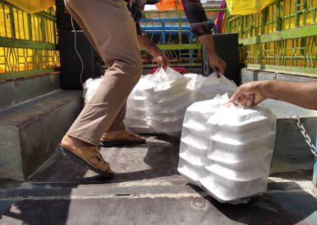 توزیع غذای گرم  با همکاری ستاد اجرایی فرمان حضرت امام(ره) و بسیج سازندگی شوش