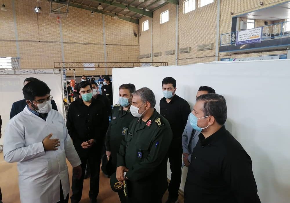 عکس/بازدید سردار شاهوارپور از مرکز واکسیناسیون ناحیه بسیج دانشجویی خوزستان