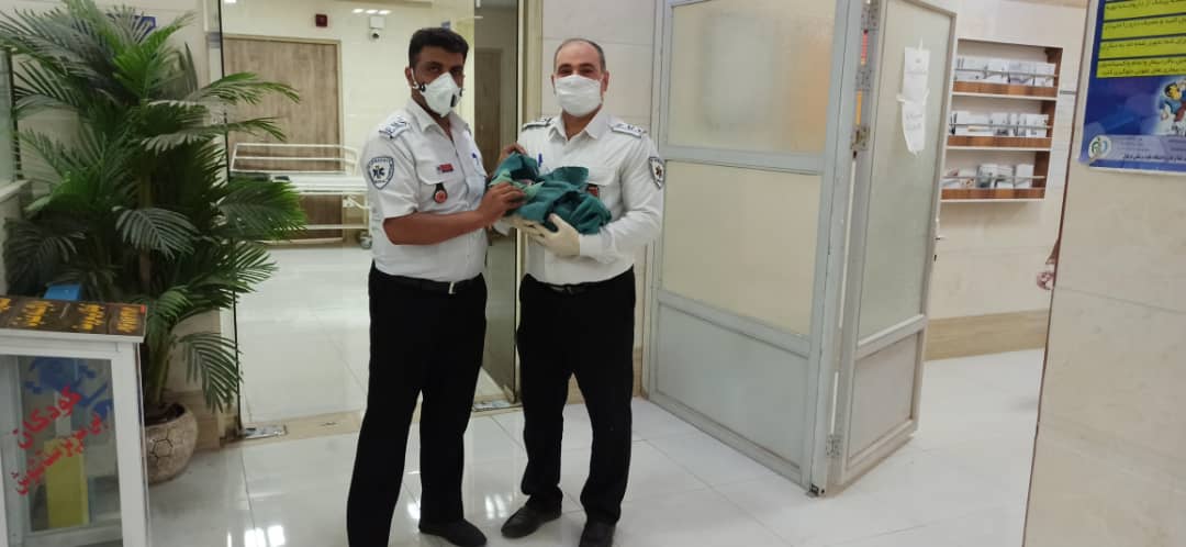 نوزاد عجول در آمبولانس اورژانس شوش به دنیا آمد