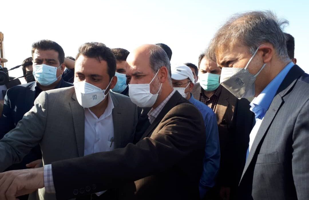 وزیر نیرو از روند احداث ایستگاه پمپاژ آب در شوش بازدید کرد