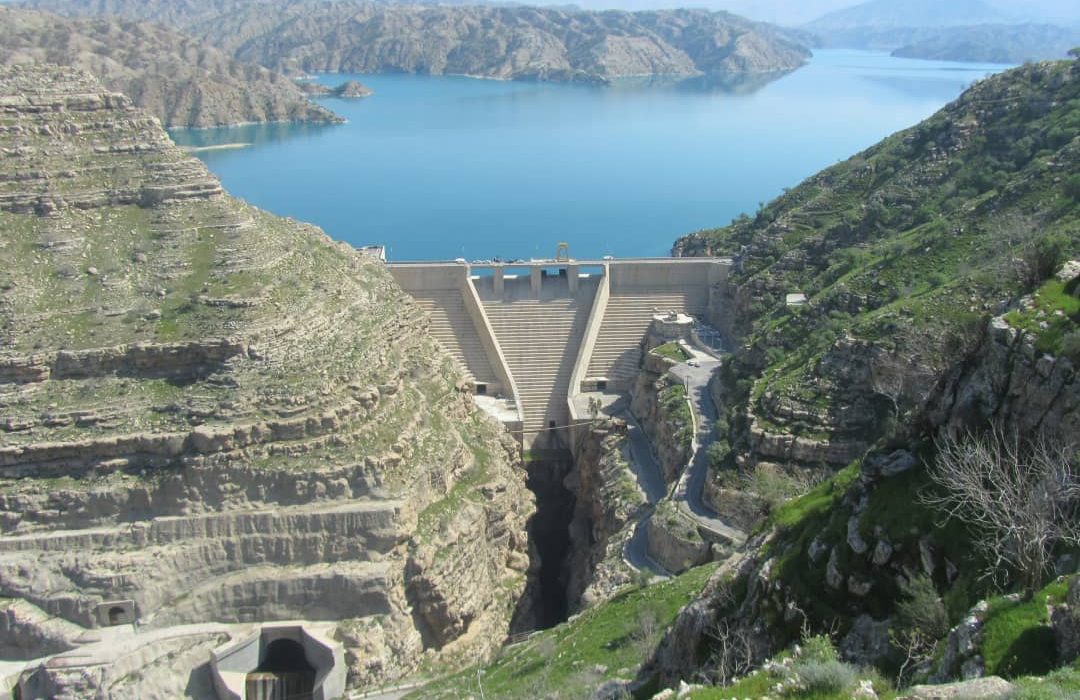 رهاسازی آب از سد کوثر با دبی ٣٠ مترمکعب بر ثانیه