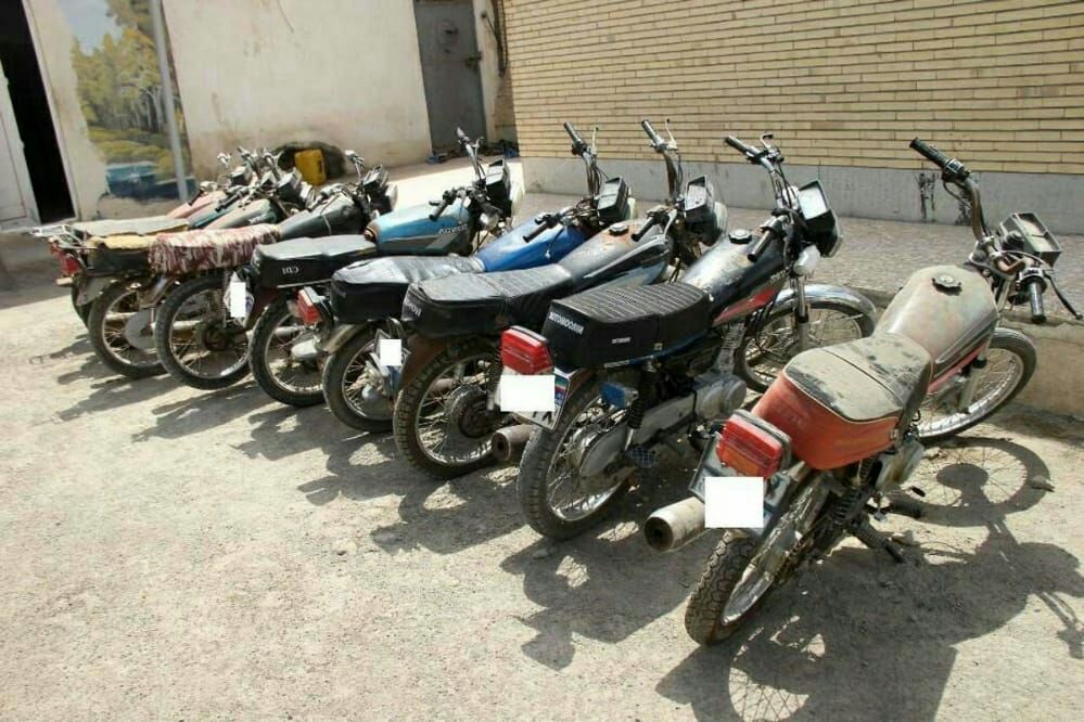 کشف هفت دستگاه موتورسیکلت سرقتی در شوش