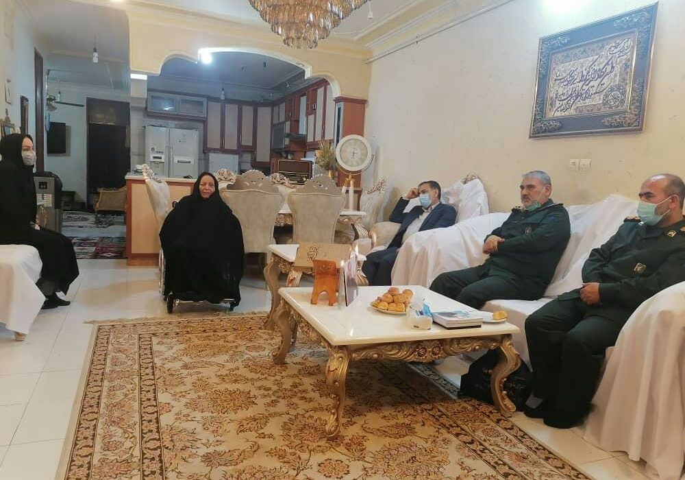 فرمانده سپاه حضرت ولیعصر(عج) خوزستان با خانواده شهید ناصرهاشم پوریان دیدار کرد