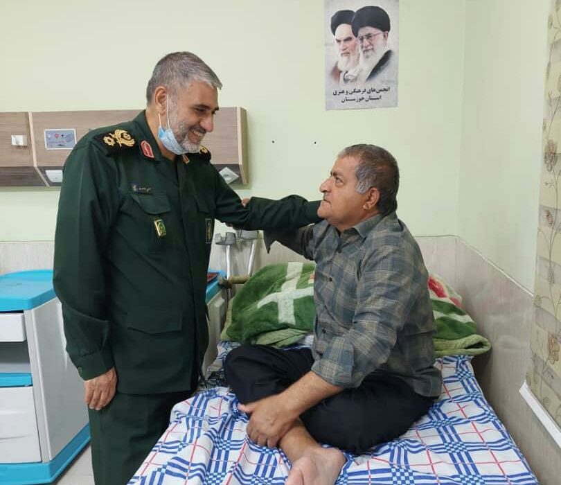 دیدار سردارشاهوارپور ازجانبازان قطع نخاعی مستقردرآسایشگاه امانیه اهواز