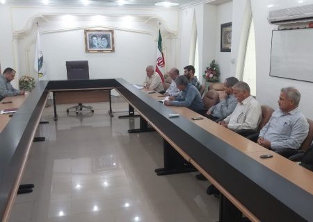 نشست هم اندیشی انجمن صنفی کشاورزان شوش با مدیر عامل شرکت بهره برداری از شبکه آبیاری شمال خوزستان در دفتر جلسات مدیر عامل برگزار شد